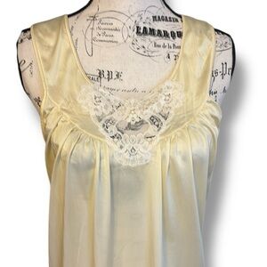 Vintage Lorraine Women's Nightgown Lace Pale Yellow Size M
